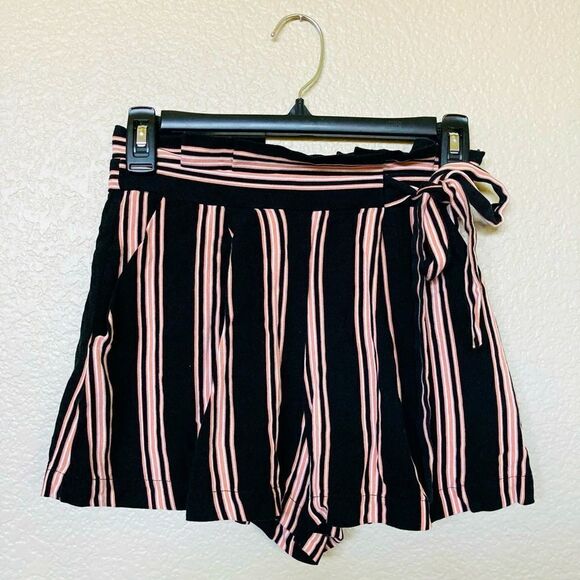 Forever 21 Contemporary Striped Belted Shorts XS - Picture 2 of 5